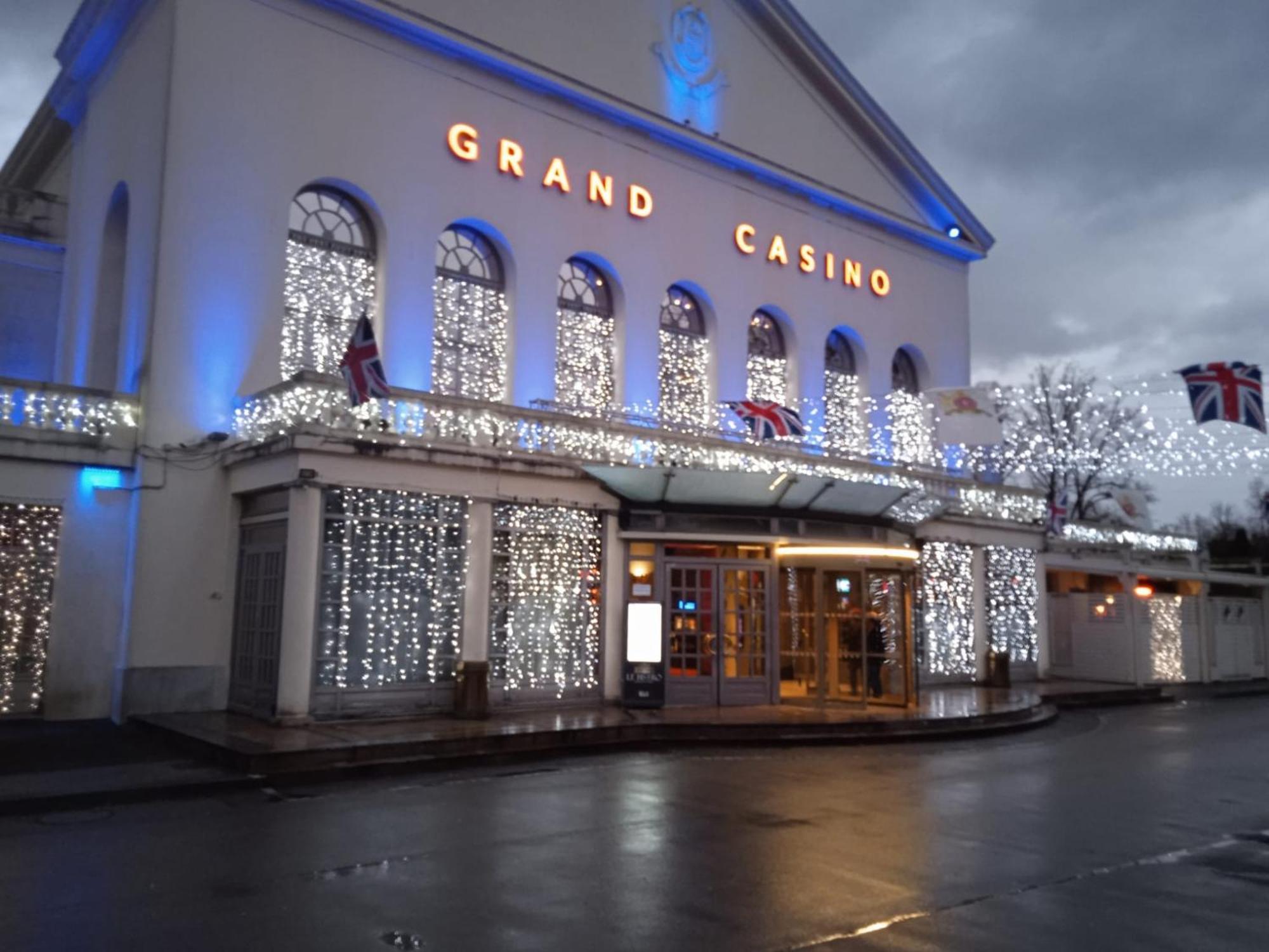 Au Charme Du Lac Espace Bien Etre Et Piscine Chauffe Proche Parc Et Restaurant Du Casino Форж-лез-О Екстер'єр фото